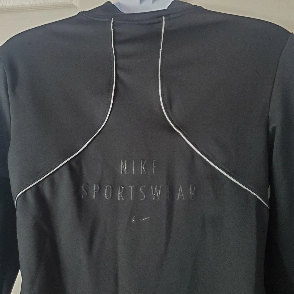 Nike Long Sleeves Black Dress Sport Fitted Athletic Reflective Pullover Stretchy
